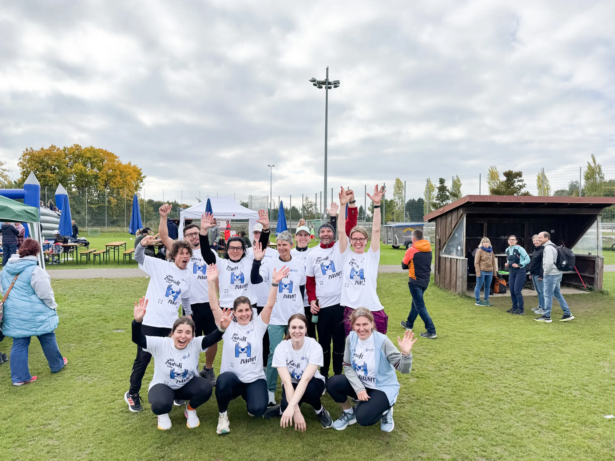 Gruppenfoto von den Teilnehmenden am Landkreislauf in Gilching in 2025