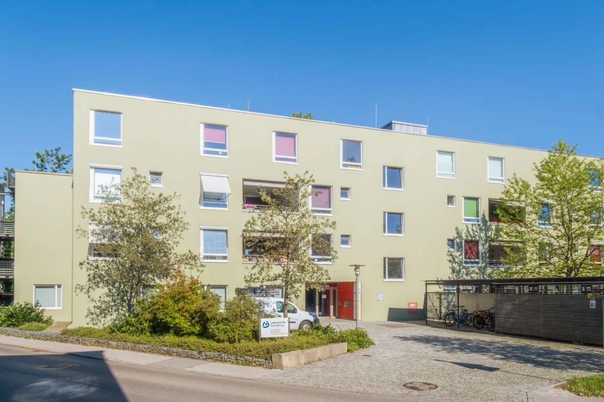 Geb&auml;ude der Gesch&auml;ftsstelle der Lebenshilfe Starnberg und des Wohnheims Leutst&auml;ttener Stra&szlig;e